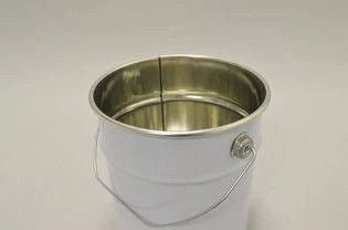 Vòng 16L Open Head Bucket với nội thất không lót và tay cầm kim loại màu trắng