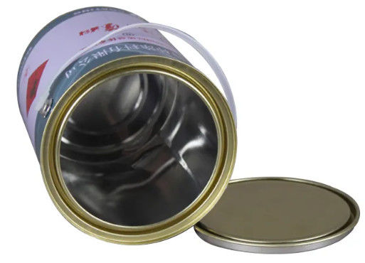 Các thùng 5 lít bằng nhựa với nắp cầm nhựa để lưu trữ sơn